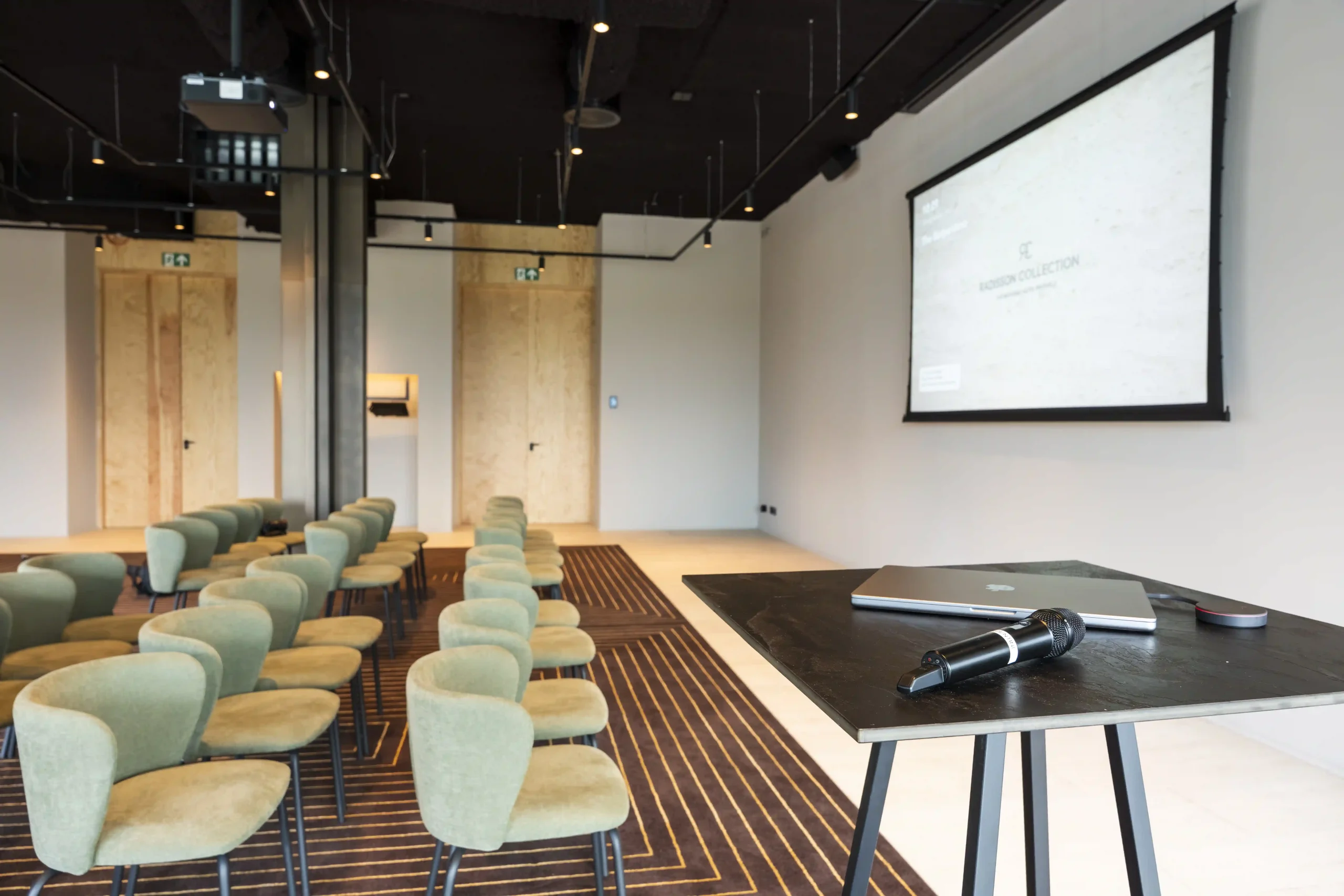 the_serpentine_radisson